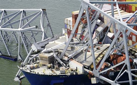 ship hits bridge in baltimore
